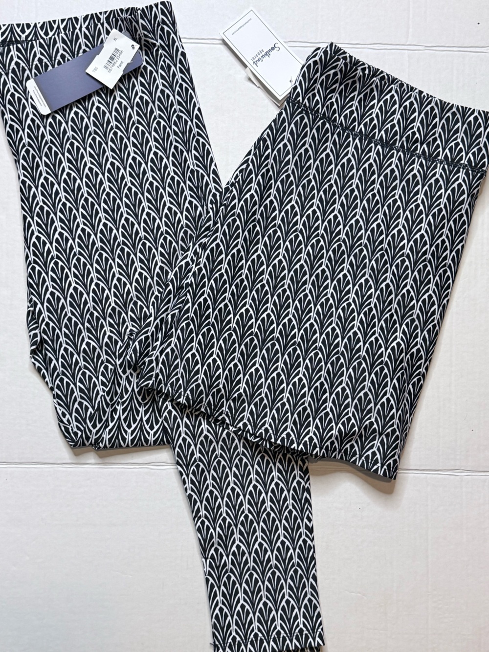 Black & White Patterned Leggings - Women